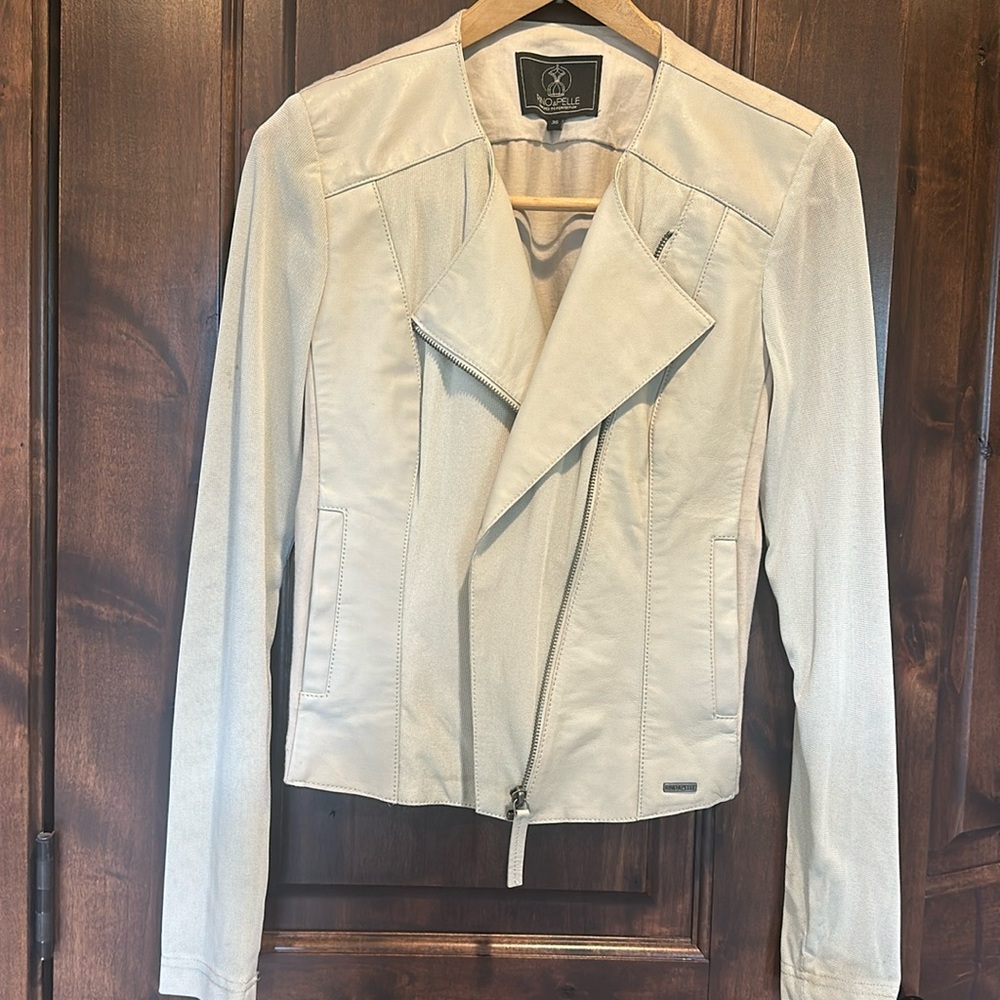 Adorable cropped jacket. Mesh sleeves, leather panels/stretch cotton